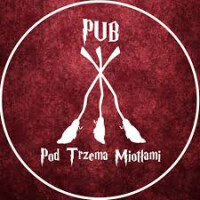 Pod Trzema Miotłami logo
