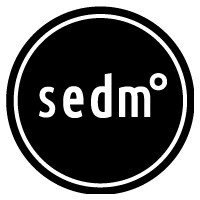 sedm° (sedm stupnu) logo
